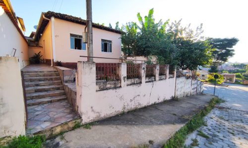 Casa de Esquina no Centro (2)