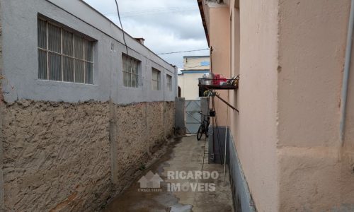 Vende-se casa No Centro (5)